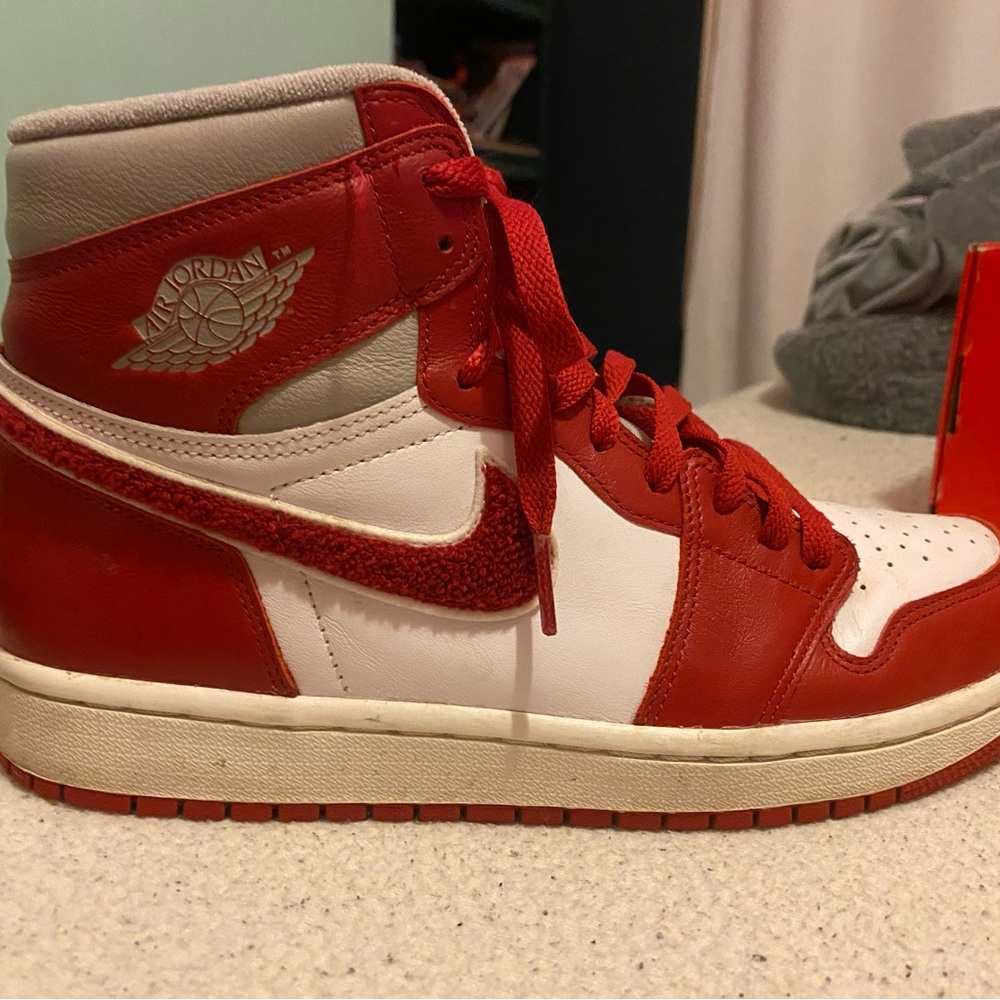 Nike Air Jordan 1 Retro High OG Varsity Red